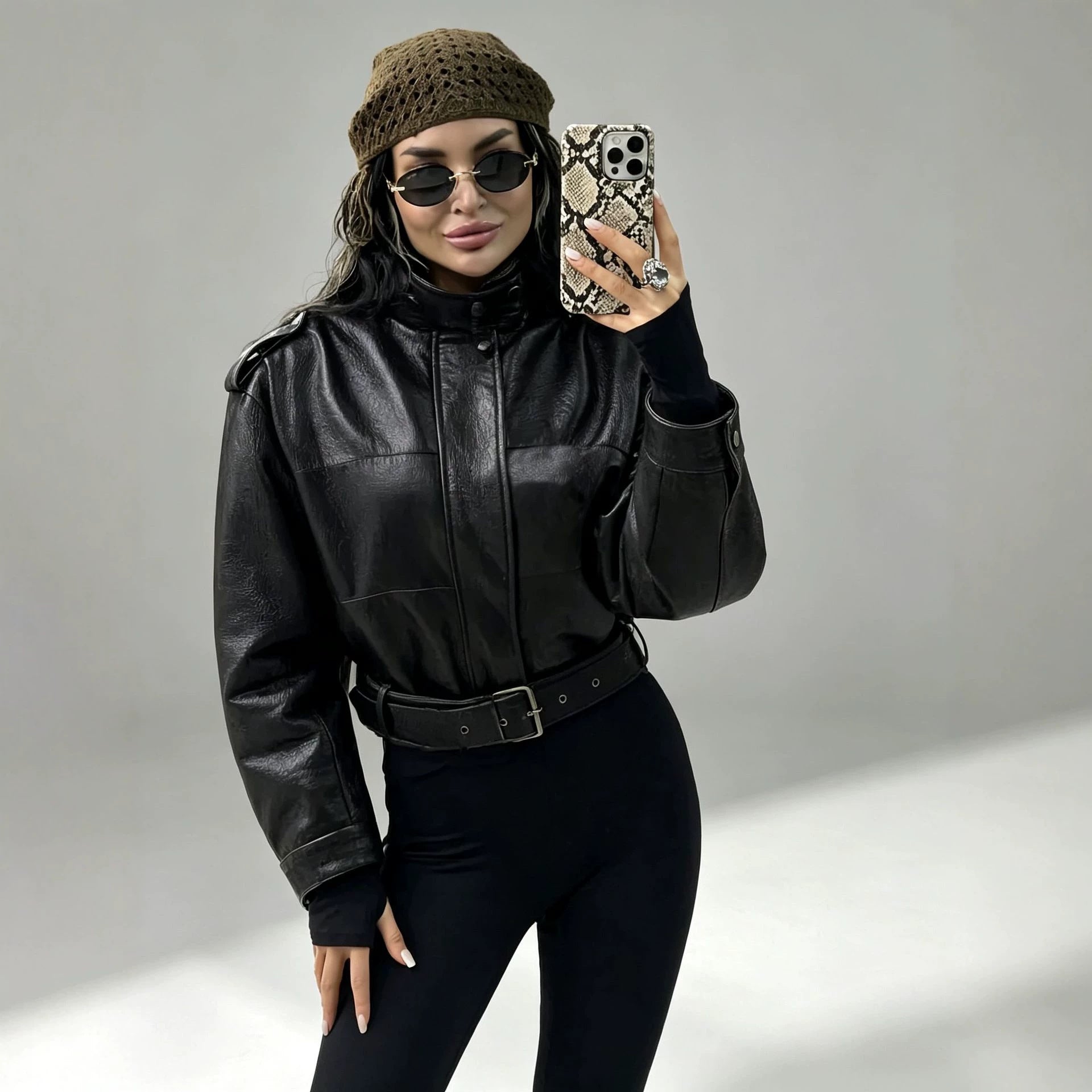 Stylish Short Vintage Biker Leather Jacket for Women, Stand Collar, Slim Fit, Fashionable Autumn and Winter Outwear